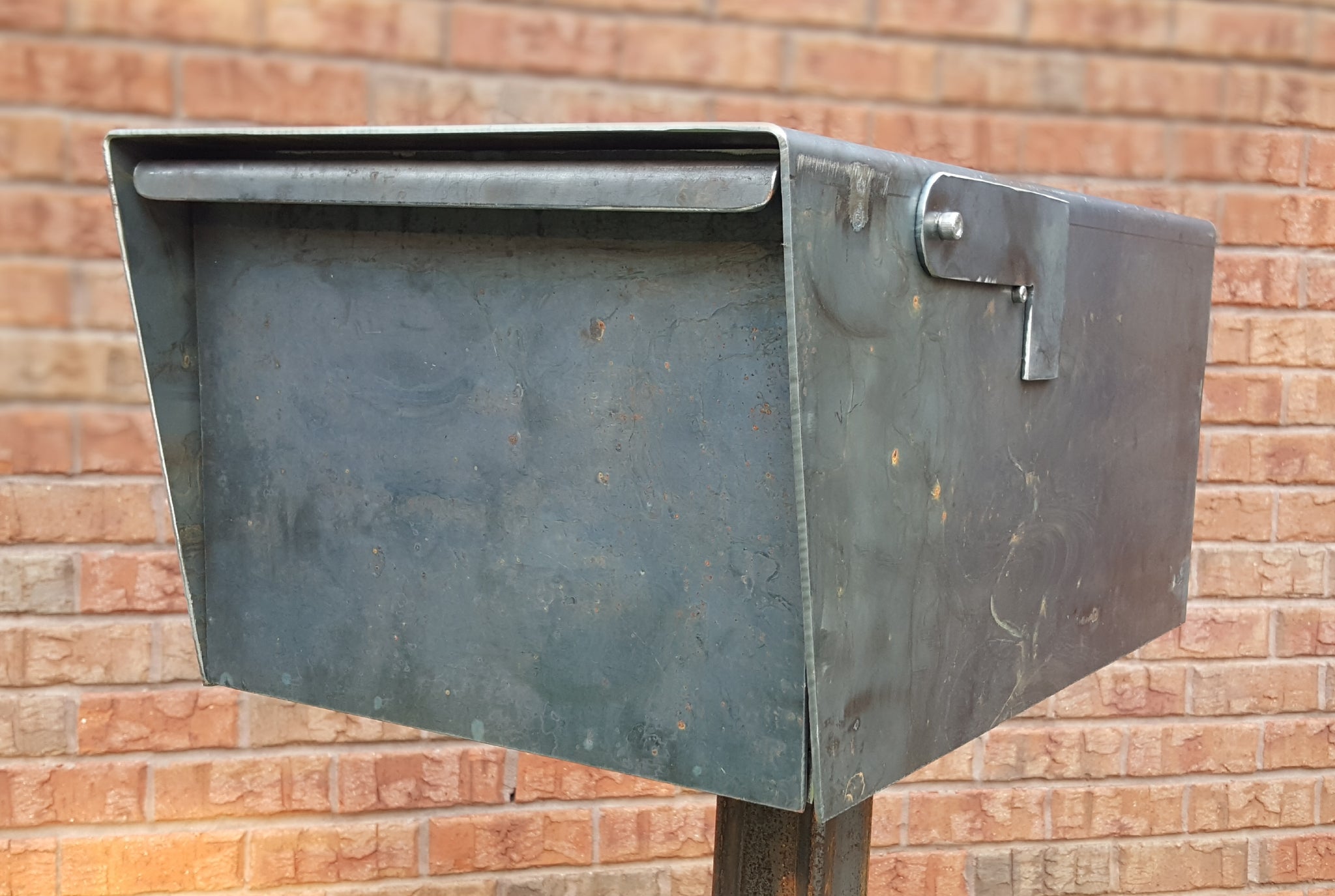 Modern Masonry Mailbox, image size:2048x1375